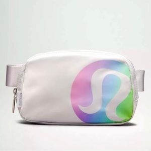 Lululemon Everywhere Belt Bag 1L Vapor/Persian Violet